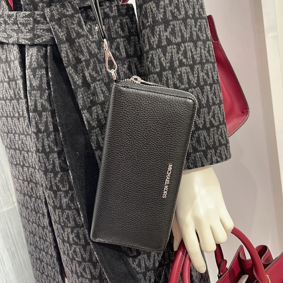 MICHAEL KORS LARGE TRAVEL CONTINENTAL WRISTLET WALLET PHONEHOLDER BLACK /Silver - Picture 5 of 16